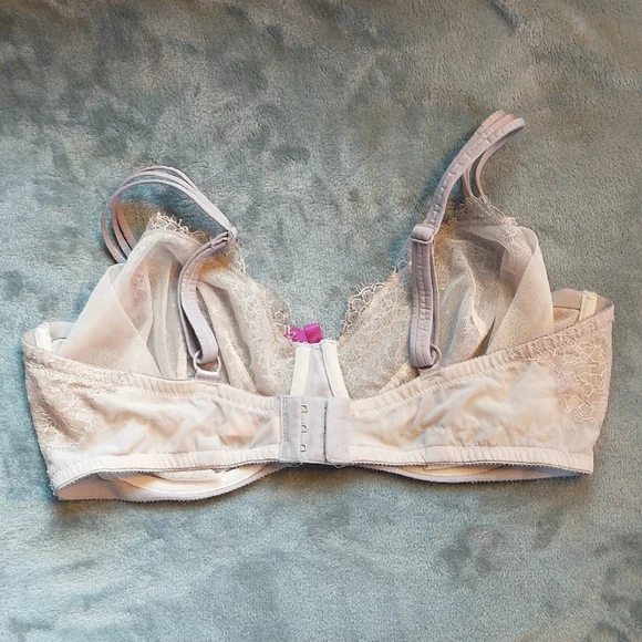 Victoria's Secret Lace Unlined Pink Bra - Picture 3 of 3
